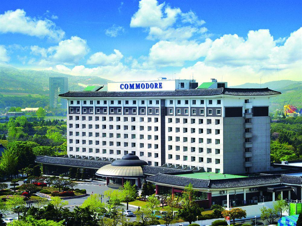 Commodore Hotel Кёнджу Экстерьер фото