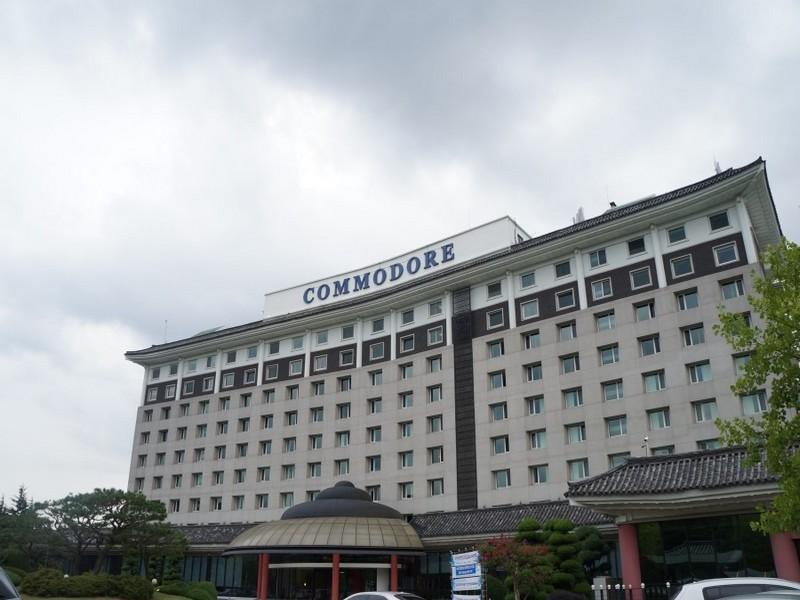 Commodore Hotel Кёнджу Экстерьер фото